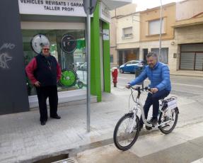 Bartomeu Morral i Josep Autet (en bicicleta elèctrica). Autoboris, Terrassa, 2014 (Foto: Rosa Tantiñà)