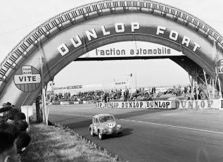 Jean Rédélé – Guy Lapchin (Renault 4CV '1063'). 24 horas de Le Mans 1952