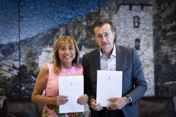 Conxita Marsol, cònsol major d’Andorra la Vella i Enric Tarrado, president de l'Automòbil Club d'Andorra
