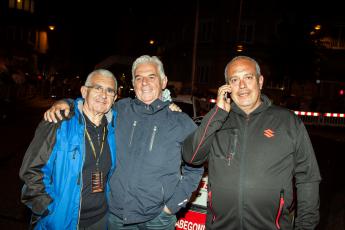 José Ramón González (centro) con Fernando Mouriño (Escudería Rías Baixas) y Juan López Frade (Suzuki Ibérica) (Foto: Kike Salgueiro)