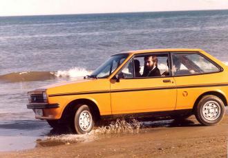 Joan Antoni Enrich en el Ford Fiesta 1.100 S. Valencia, 18 de octubre de 1976 (Foto: Jordi Franquet)