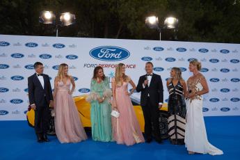 Antonio Banderas, Nicole Kimpel, Sandra García Sanjuán, Barbara Kimpel, Jesús Alonso, presidente y consejero delegado de Ford España, Cristina del Rey, directora de Comunicación de Ford España, y Anne Igartiburu