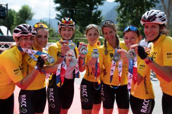 Aparte de María Salvo, el equipo RACC HolaBICI lo forman: Meritxell Sabaté, Mireia Busoms, Judit Manzano, Miriam Vilar, Sandra Monteverde, Cristine García y Sandra Font